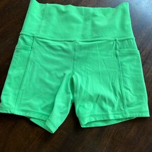 Athleta 5inch salutation pocket short